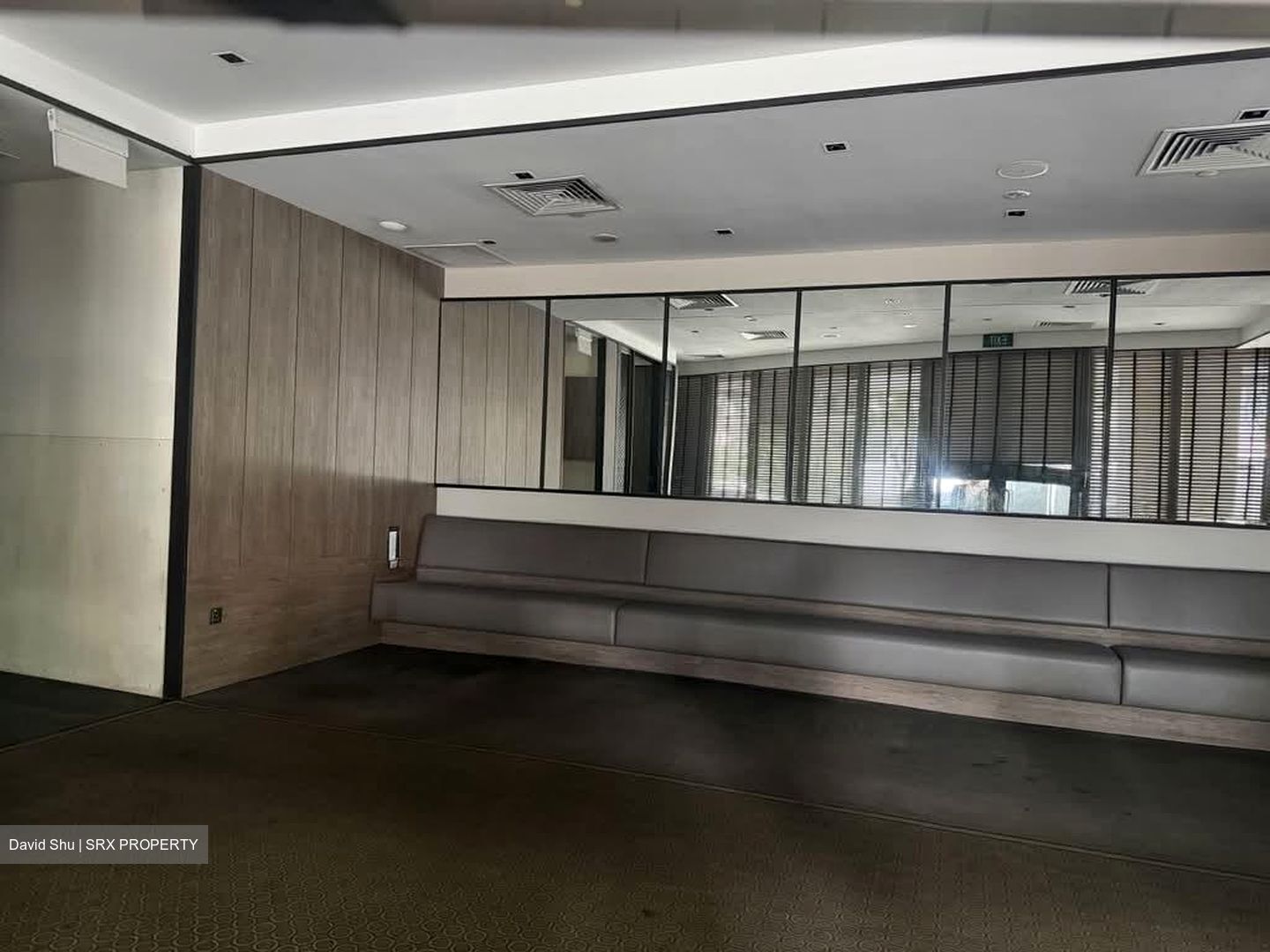 Connexion (D8), Retail #569581041